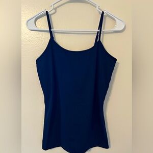 WHITE HOUSE/BLACK MARKET WOMAN’S CAMISOLE.  NAVY SIZE M.